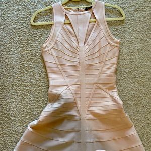 Beautiful pale pink dress. Adjusts to the body nicely